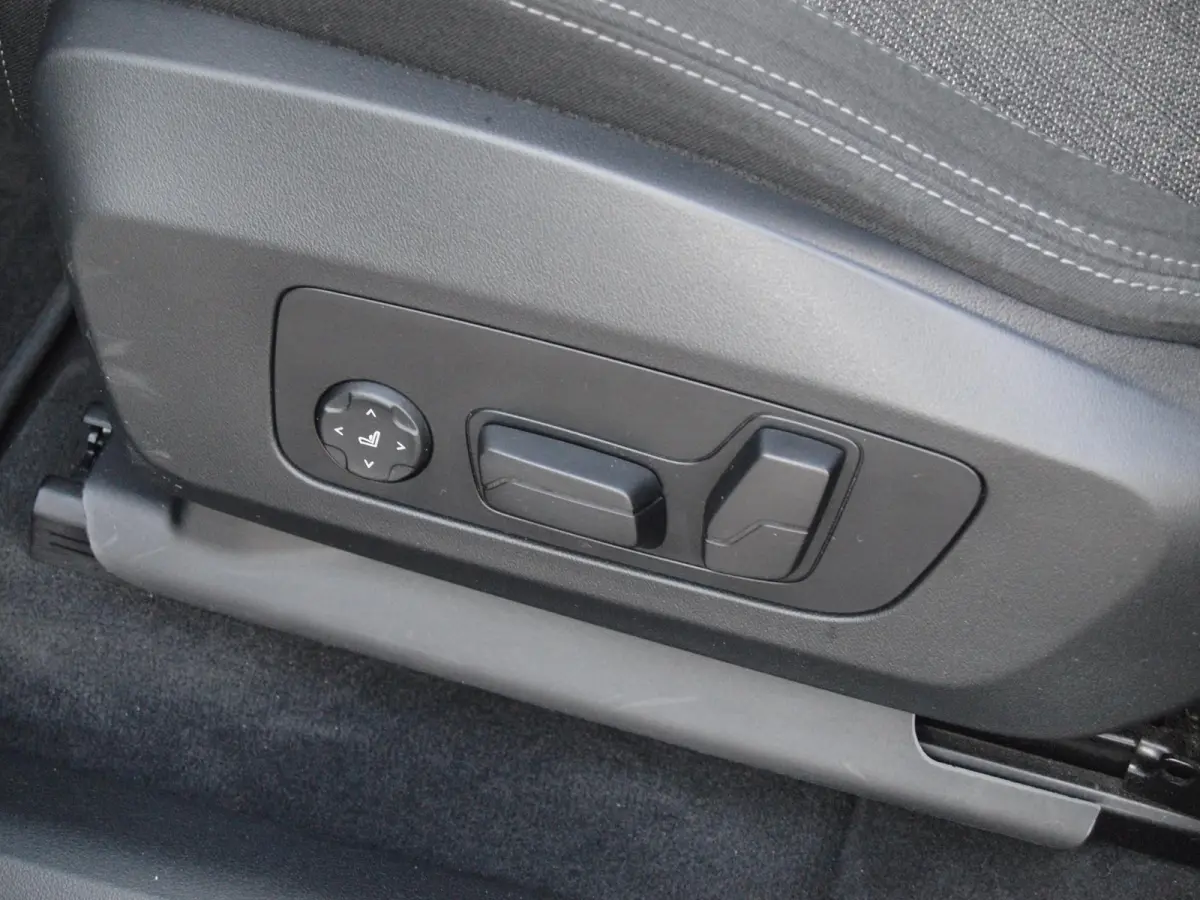 225e xDrive | Panoramadak | Harman Kardon | Camera| Sfeerverlichting | NL-Auto |