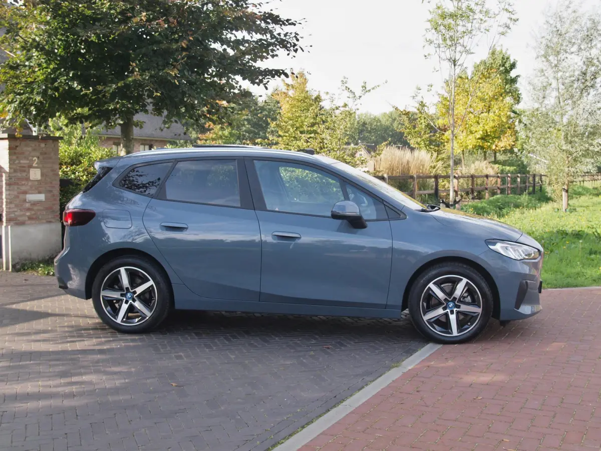 225e xDrive | Panoramadak | Harman Kardon | Camera| Sfeerverlichting | NL-Auto |