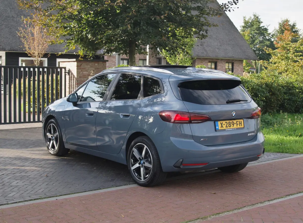 225e xDrive | Panoramadak | Harman Kardon | Camera| Sfeerverlichting | NL-Auto |