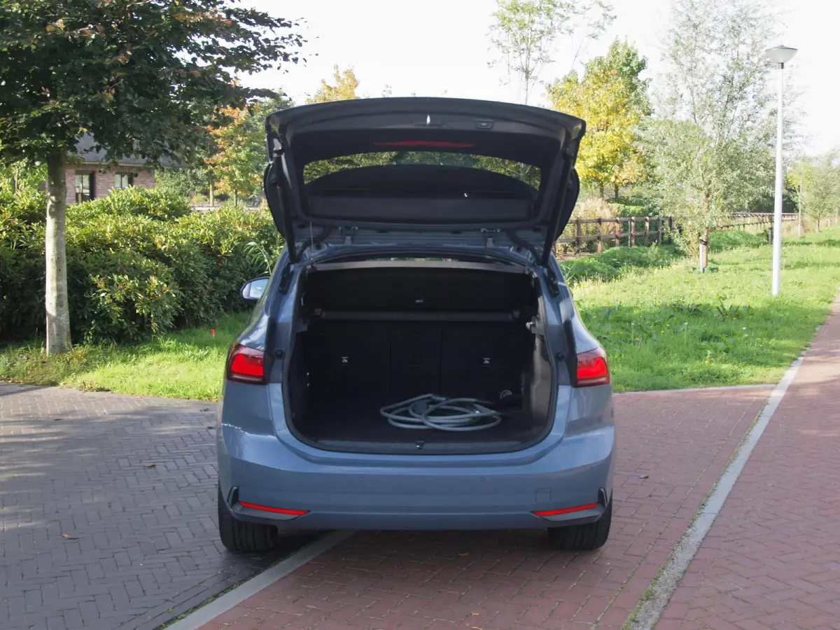 225e xDrive | Panoramadak | Harman Kardon | Camera| Sfeerverlichting | NL-Auto |