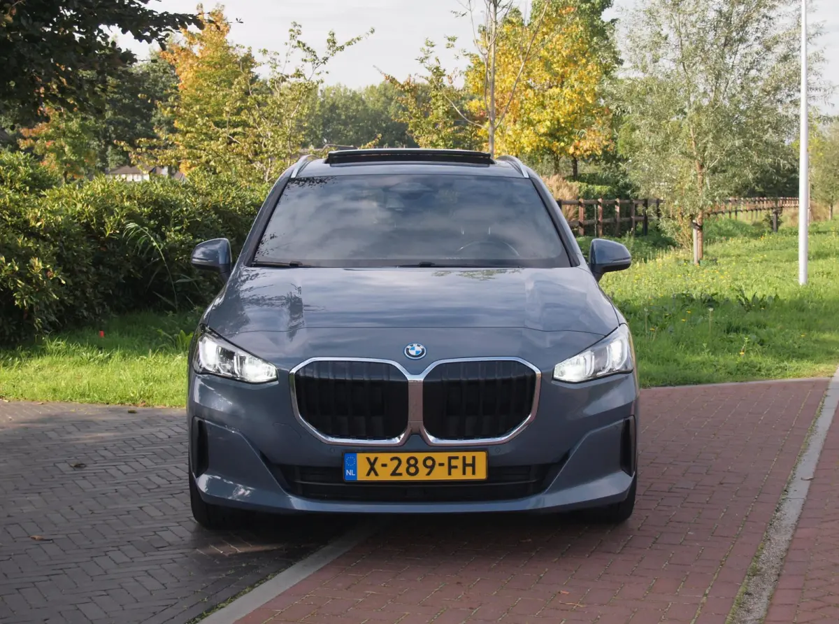 225e xDrive | Panoramadak | Harman Kardon | Camera| Sfeerverlichting | NL-Auto |