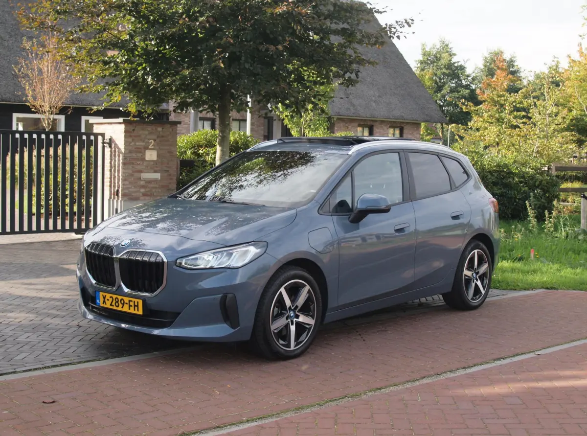 225e xDrive | Panoramadak | Harman Kardon | Camera| Sfeerverlichting | NL-Auto |