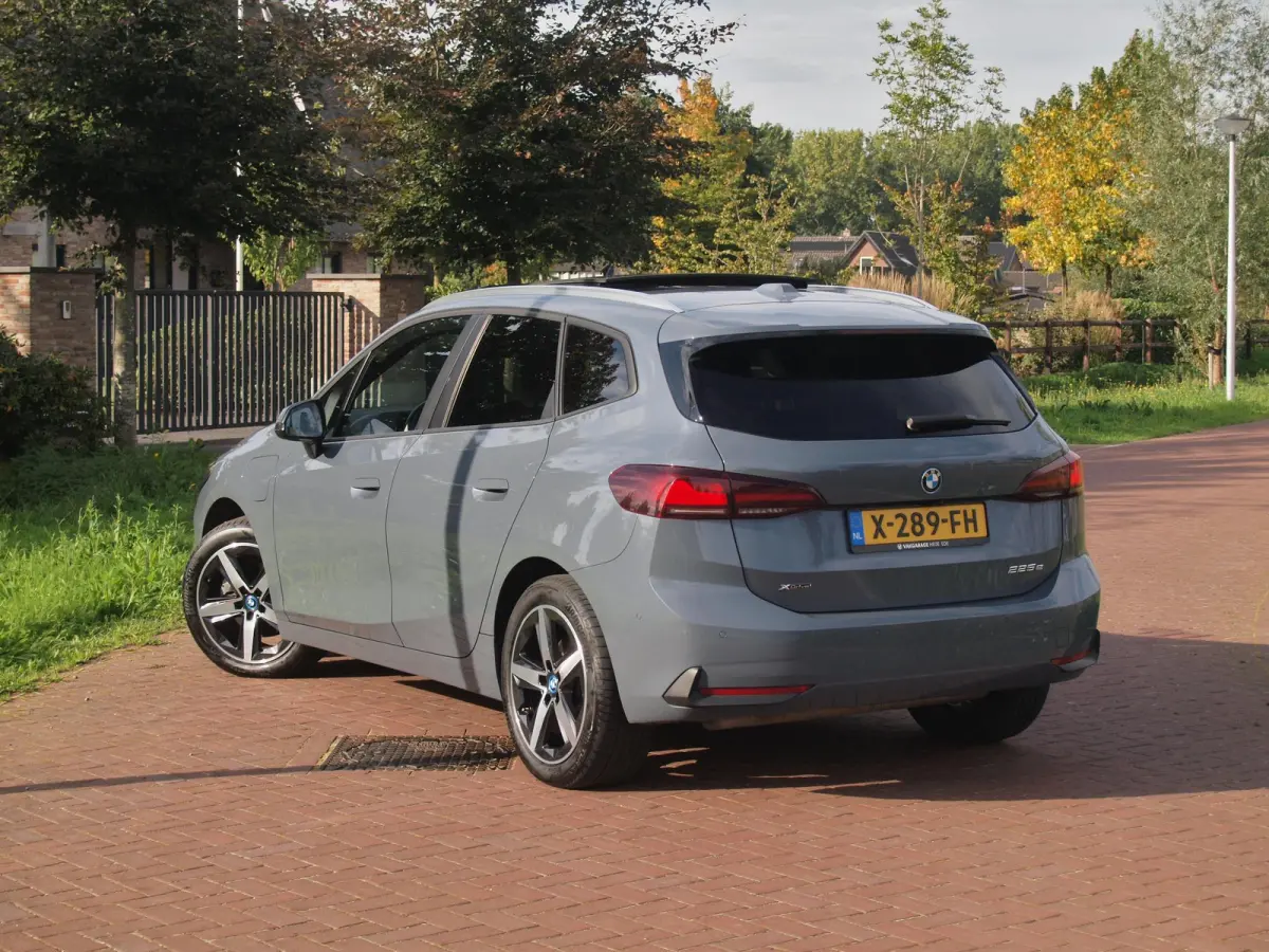 225e xDrive | Panoramadak | Harman Kardon | Camera| Sfeerverlichting | NL-Auto |