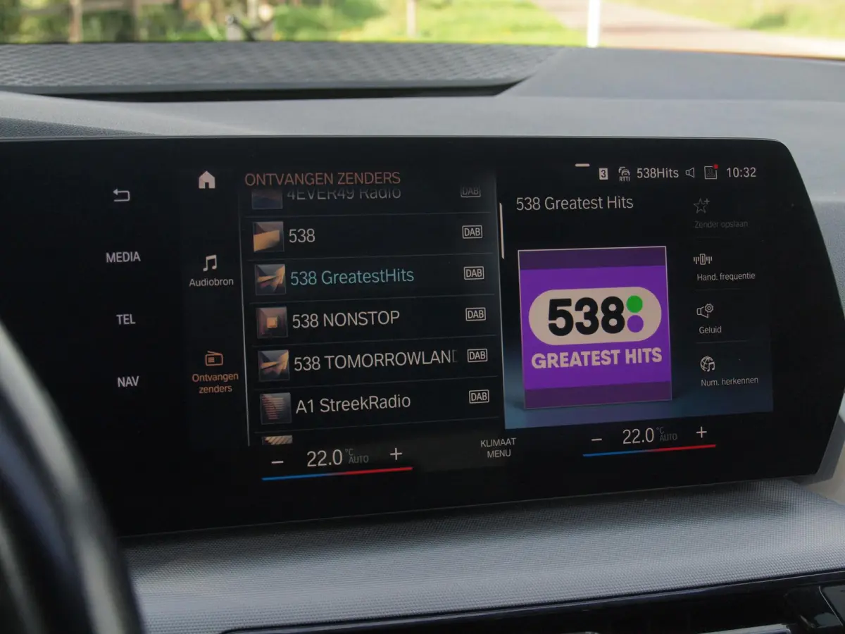 225e xDrive | Panoramadak | Harman Kardon | Camera| Sfeerverlichting | NL-Auto |