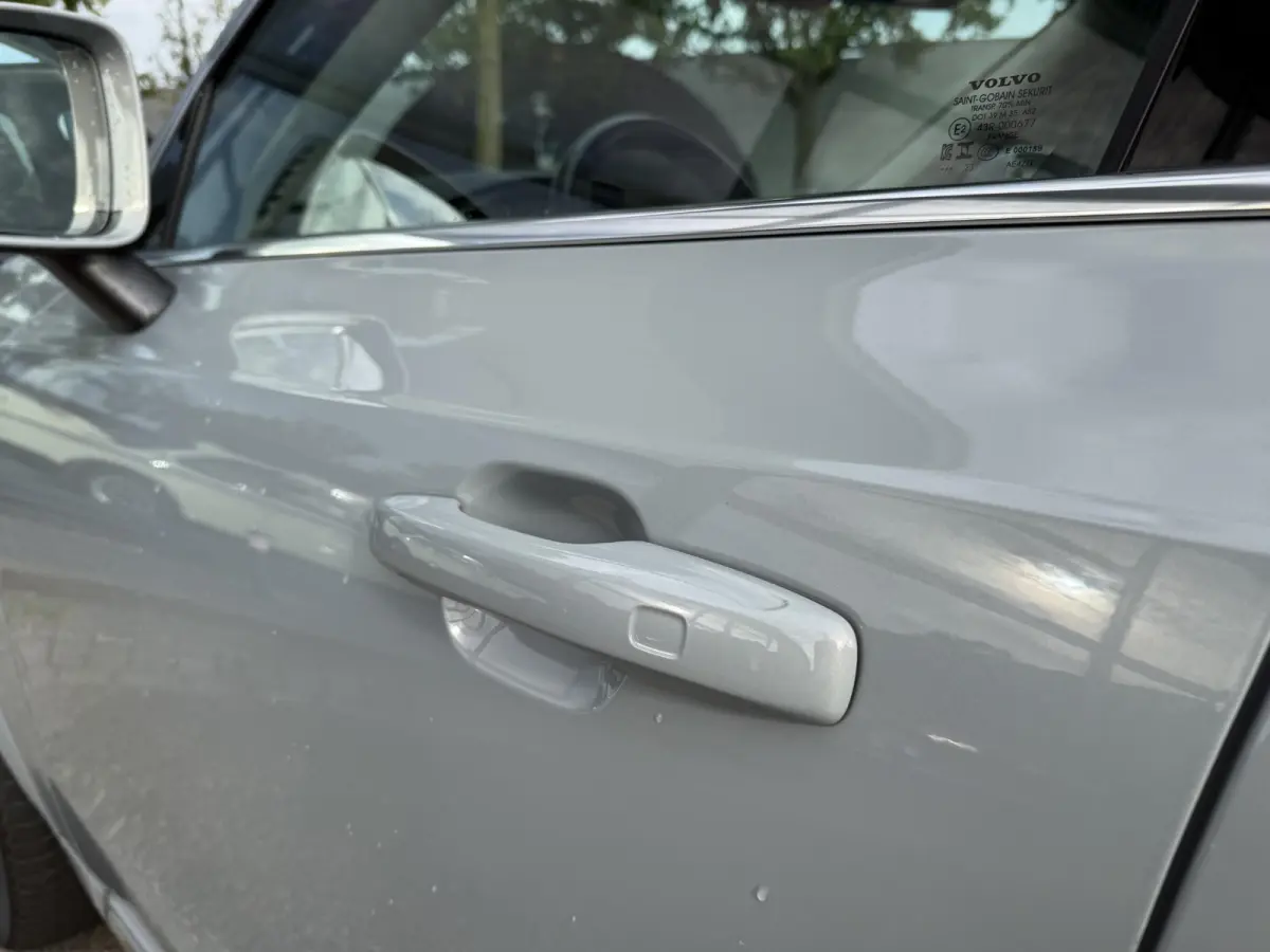 Volvo XC90 T8 Plug-in Hybrid ULTIMATE Bright VAN:54.900,- VOOR: 52.877,- UW HERFSTVOORDEEL:2.023,-| SOH 100%| 7 PERSOONS| HARMAN KARDON| 360 CAMERA| ELEK. TREKHAAK|  PANO| ACHTERBANK VERWARM