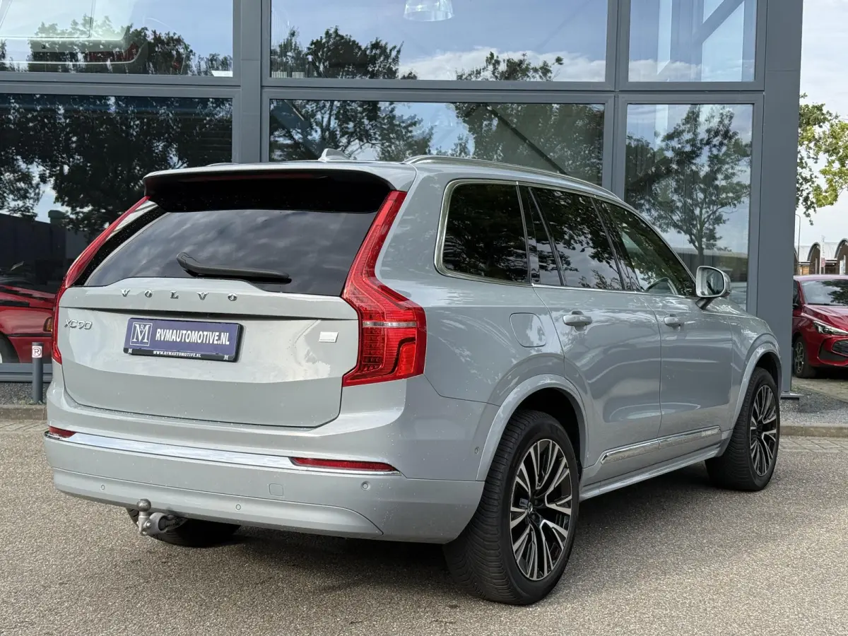 Volvo XC90 T8 Plug-in Hybrid ULTIMATE Bright VAN:54.900,- VOOR: 52.877,- UW HERFSTVOORDEEL:2.023,-| SOH 100%| 7 PERSOONS| HARMAN KARDON| 360 CAMERA| ELEK. TREKHAAK|  PANO| ACHTERBANK VERWARM