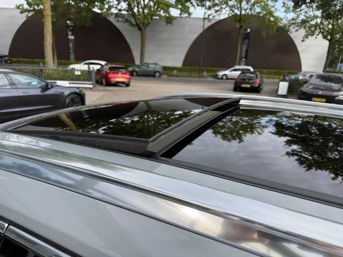 Volvo XC90 T8 Plug-in Hybrid ULTIMATE Bright VAN:54.900,- VOOR: 52.877,- UW HERFSTVOORDEEL:2.023,-| SOH 100%| 7 PERSOONS| HARMAN KARDON| 360 CAMERA| ELEK. TREKHAAK|  PANO| ACHTERBANK VERWARM