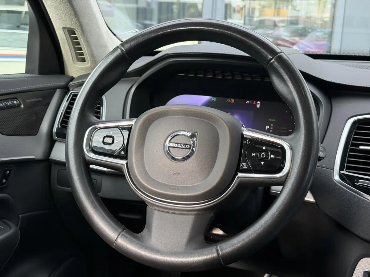 Volvo XC90 T8 Plug-in Hybrid ULTIMATE Bright VAN:54.900,- VOOR: 52.877,- UW HERFSTVOORDEEL:2.023,-| SOH 100%| 7 PERSOONS| HARMAN KARDON| 360 CAMERA| ELEK. TREKHAAK|  PANO| ACHTERBANK VERWARM