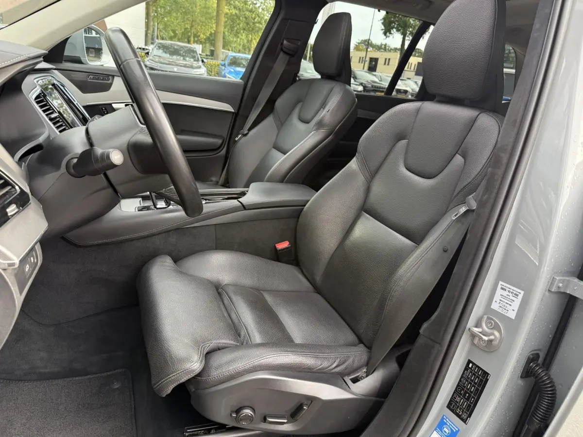 Volvo XC90 T8 Plug-in Hybrid ULTIMATE Bright VAN:54.900,- VOOR: 52.877,- UW HERFSTVOORDEEL:2.023,-| SOH 100%| 7 PERSOONS| HARMAN KARDON| 360 CAMERA| ELEK. TREKHAAK|  PANO| ACHTERBANK VERWARM