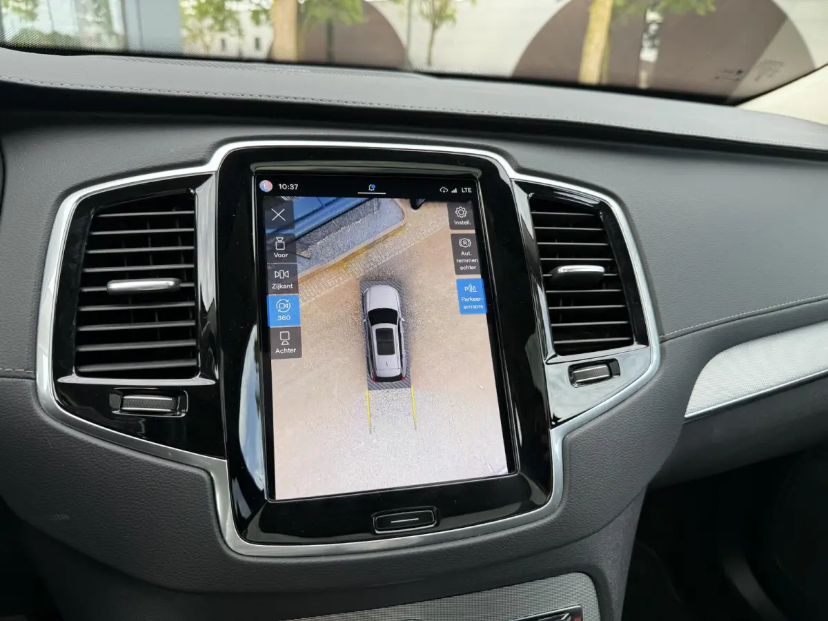 Volvo XC90 T8 Plug-in Hybrid ULTIMATE Bright VAN:54.900,- VOOR: 52.877,- UW HERFSTVOORDEEL:2.023,-| SOH 100%| 7 PERSOONS| HARMAN KARDON| 360 CAMERA| ELEK. TREKHAAK|  PANO| ACHTERBANK VERWARM