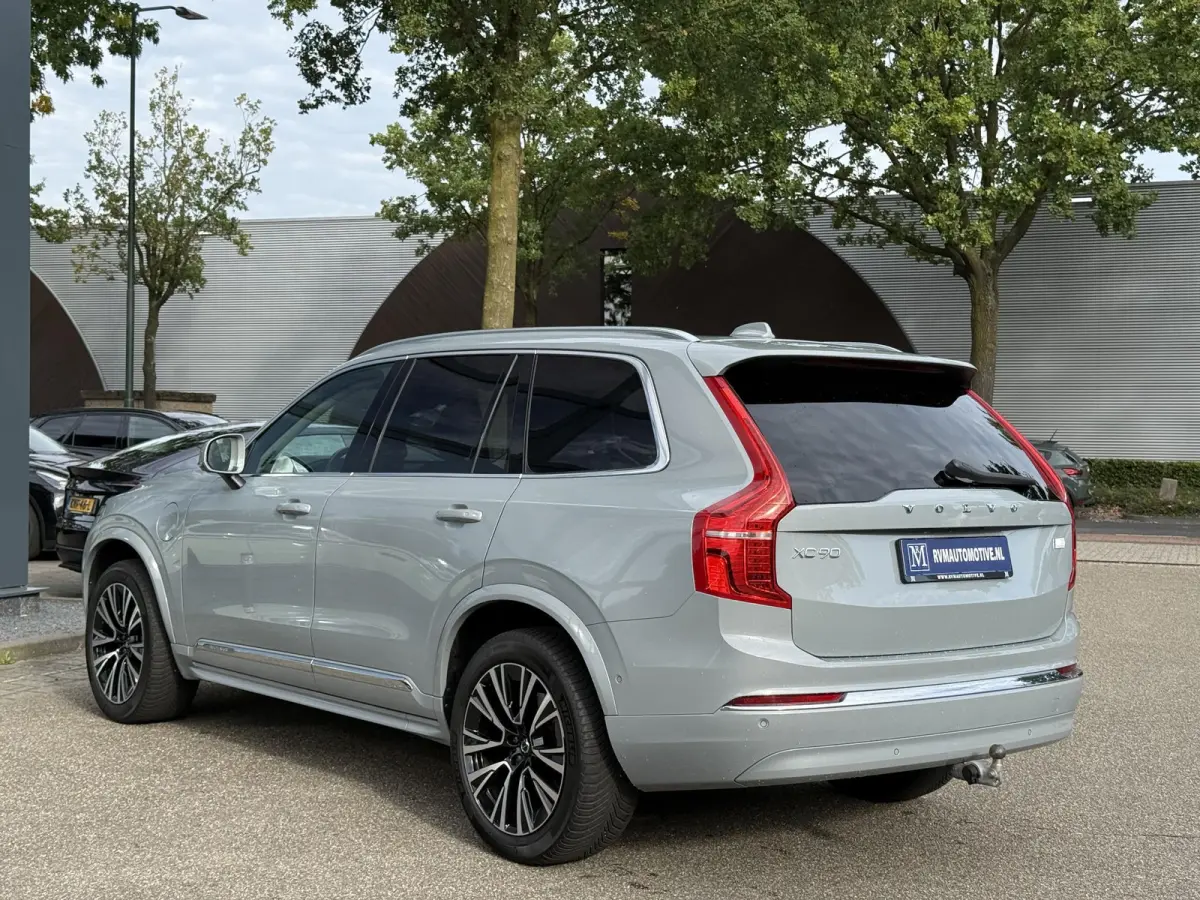 Volvo XC90 T8 Plug-in Hybrid ULTIMATE Bright VAN:54.900,- VOOR: 52.877,- UW HERFSTVOORDEEL:2.023,-| SOH 100%| 7 PERSOONS| HARMAN KARDON| 360 CAMERA| ELEK. TREKHAAK|  PANO| ACHTERBANK VERWARM