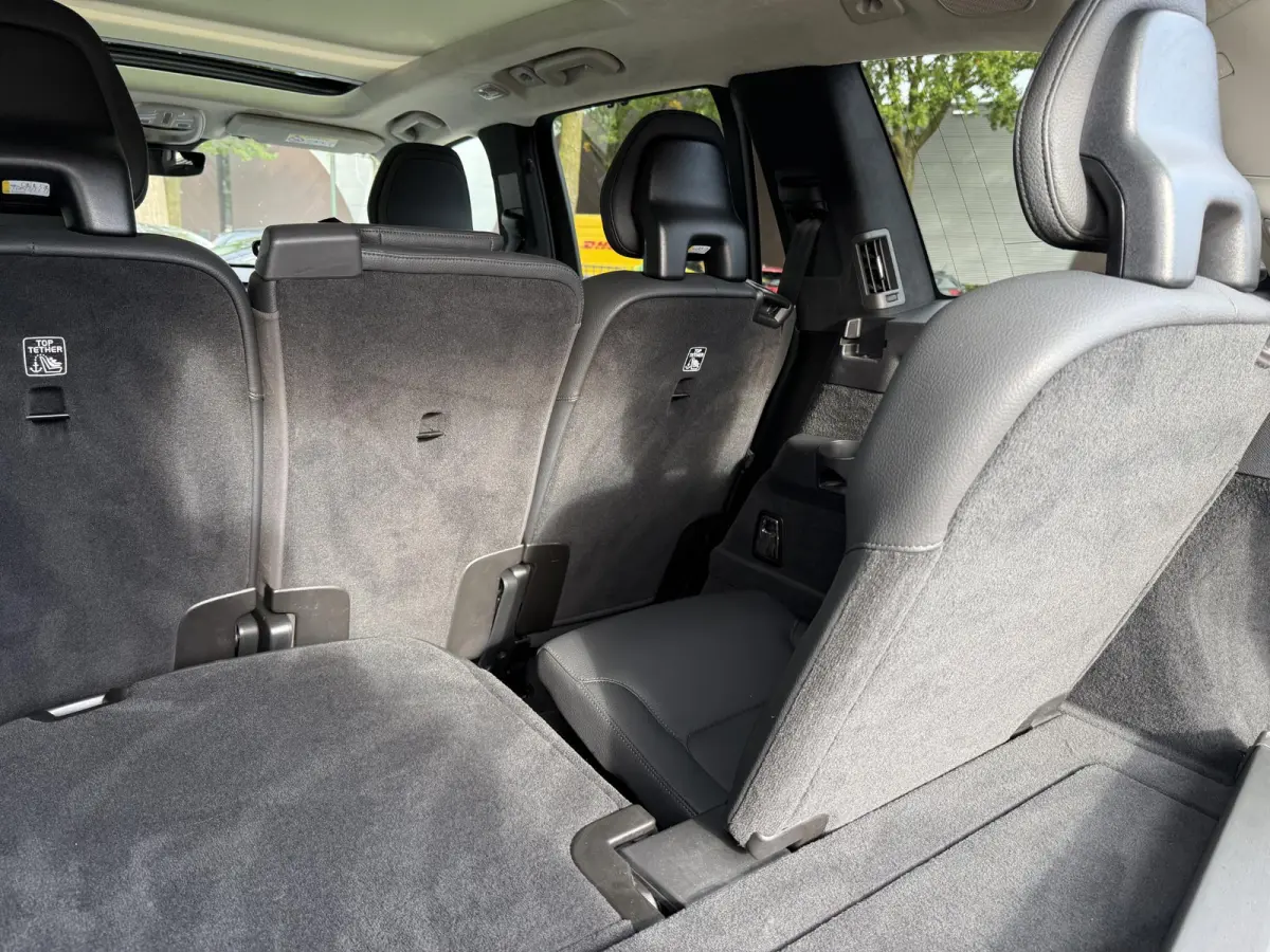 Volvo XC90 T8 Plug-in Hybrid ULTIMATE Bright VAN:54.900,- VOOR: 52.877,- UW HERFSTVOORDEEL:2.023,-| SOH 100%| 7 PERSOONS| HARMAN KARDON| 360 CAMERA| ELEK. TREKHAAK|  PANO| ACHTERBANK VERWARM