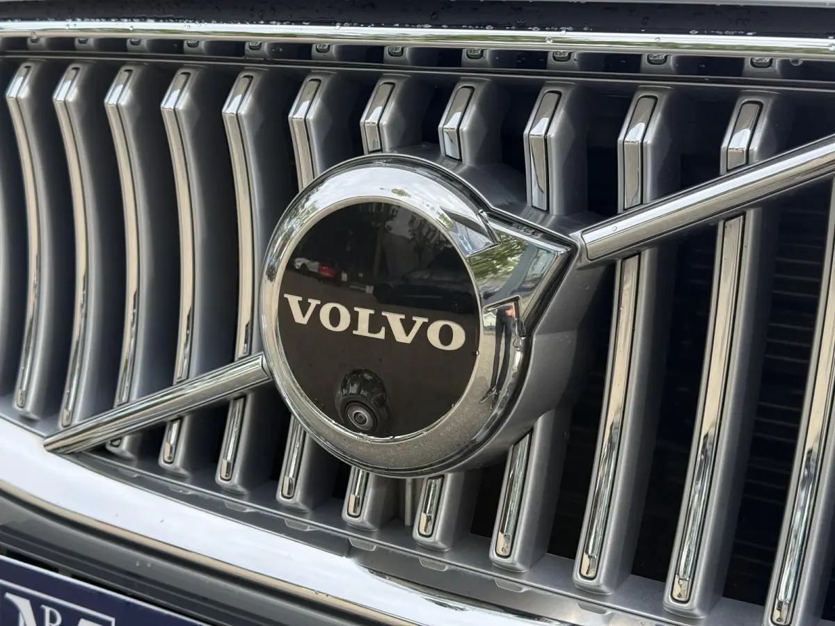 Volvo XC90 T8 Plug-in Hybrid ULTIMATE Bright VAN:54.900,- VOOR: 52.877,- UW HERFSTVOORDEEL:2.023,-| SOH 100%| 7 PERSOONS| HARMAN KARDON| 360 CAMERA| ELEK. TREKHAAK|  PANO| ACHTERBANK VERWARM