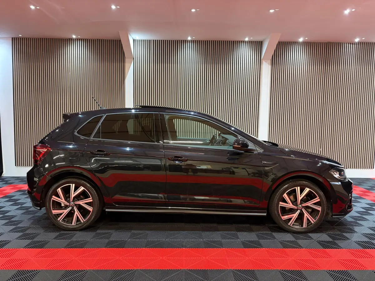 1.0 TSI R-Line Business Pano Navi Led IQ Lights Camera