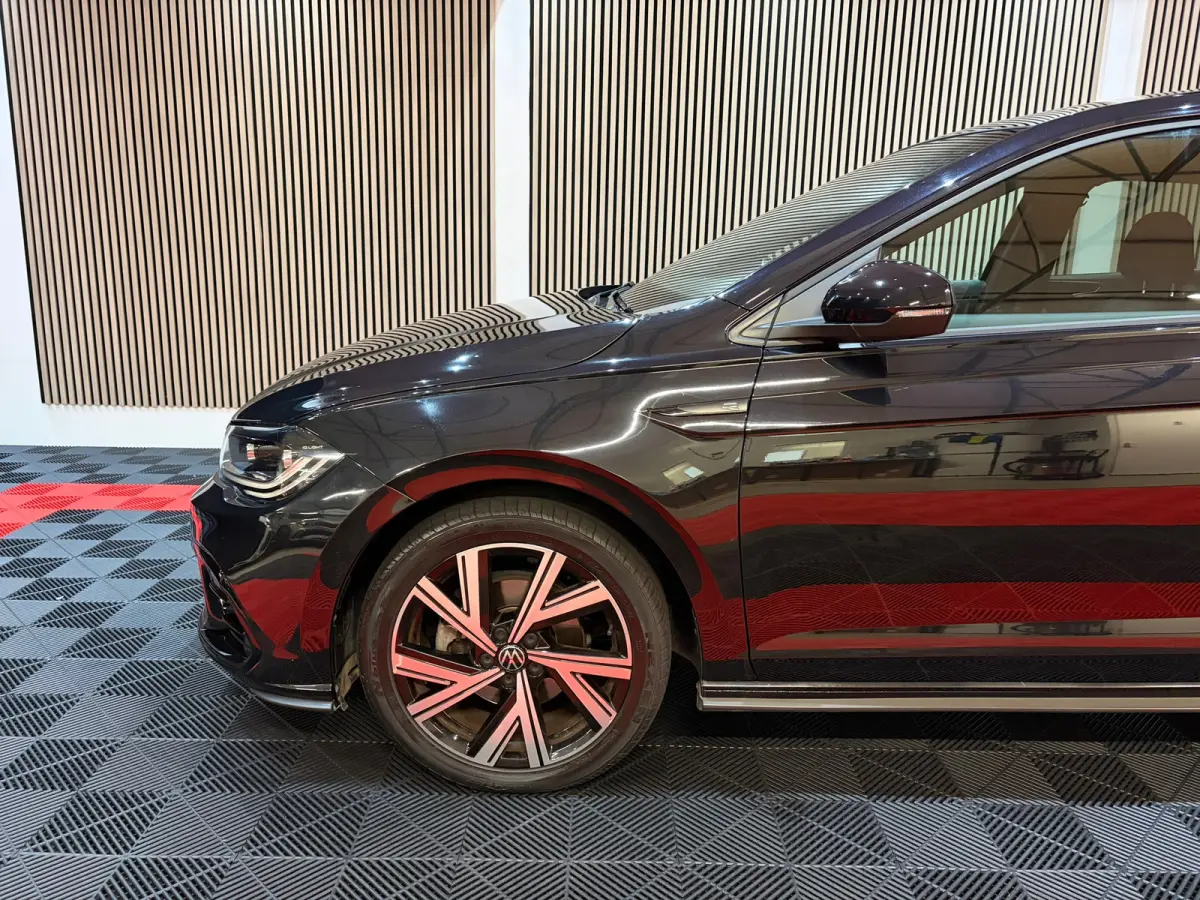 1.0 TSI R-Line Business Pano Navi Led IQ Lights Camera