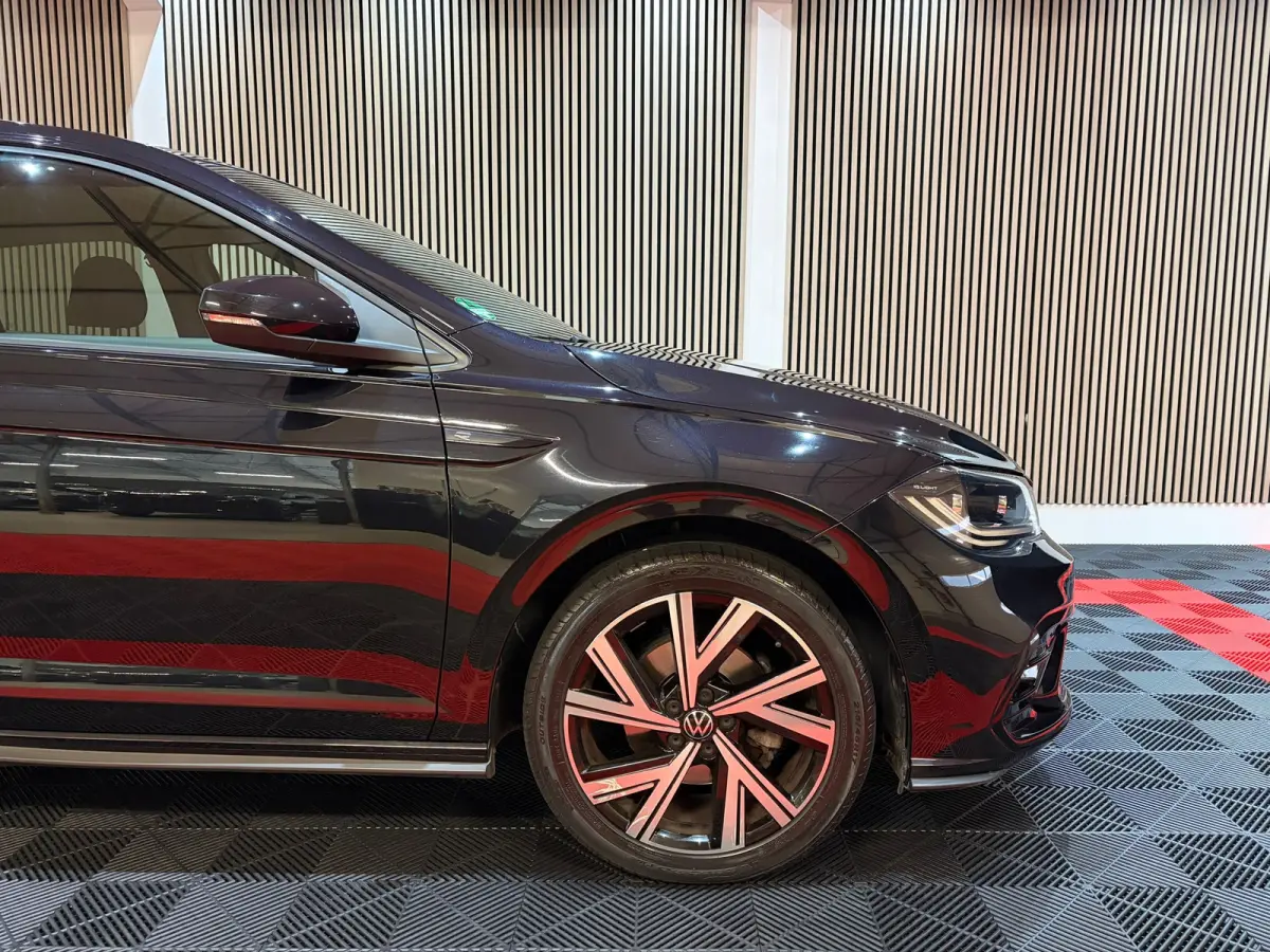 1.0 TSI R-Line Business Pano Navi Led IQ Lights Camera
