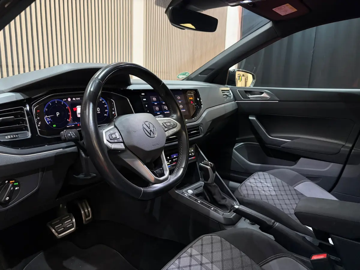 1.0 TSI R-Line Business Pano Navi Led IQ Lights Camera