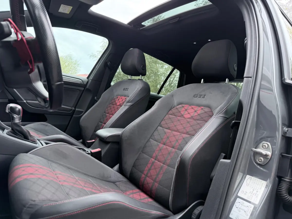 2.0 TSI GTI TCR Pano/Keyless/Camera
