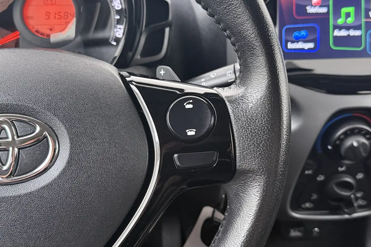 1.0 Aut. VVT-i x-play Carplay Camera Airco