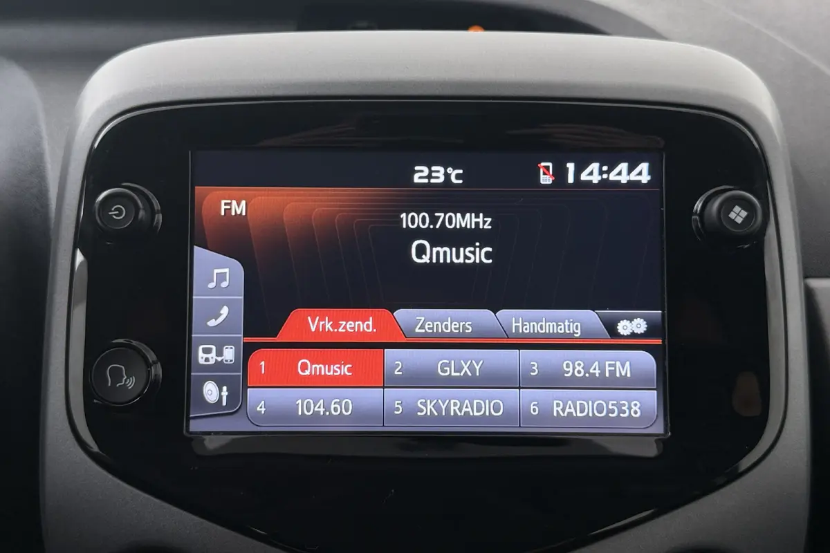 1.0 Aut. VVT-i x-play Carplay Camera Airco