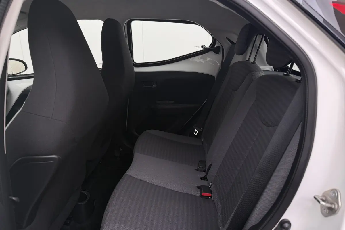 1.0 Aut. VVT-i x-play Carplay Camera Airco