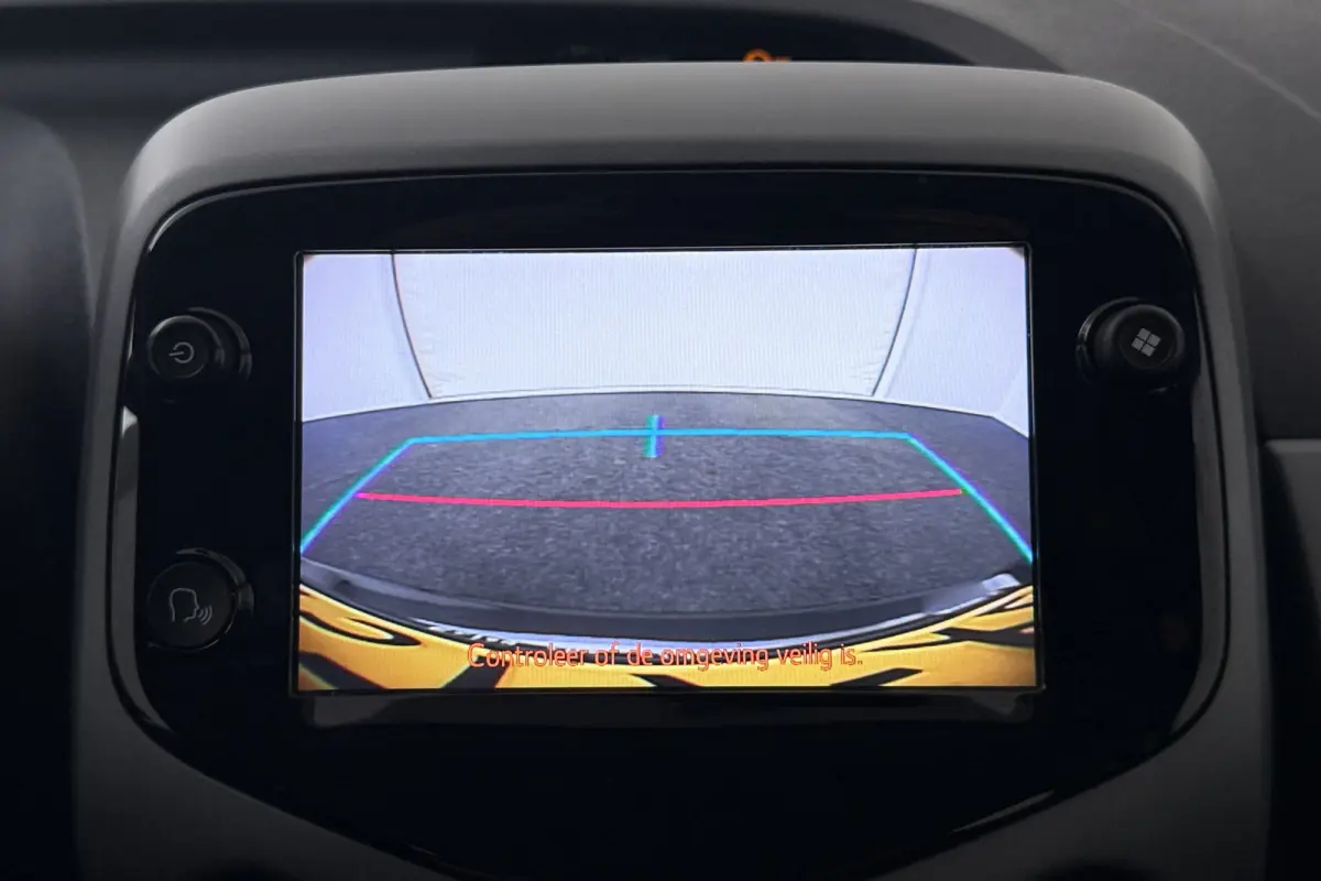 1.0 Aut. VVT-i x-play Carplay Camera Airco
