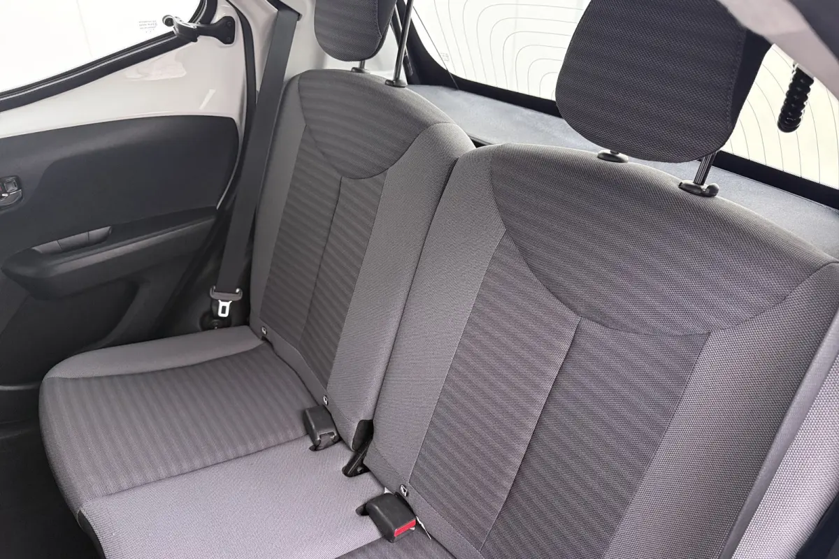1.0 Aut. VVT-i x-play Carplay Camera Airco