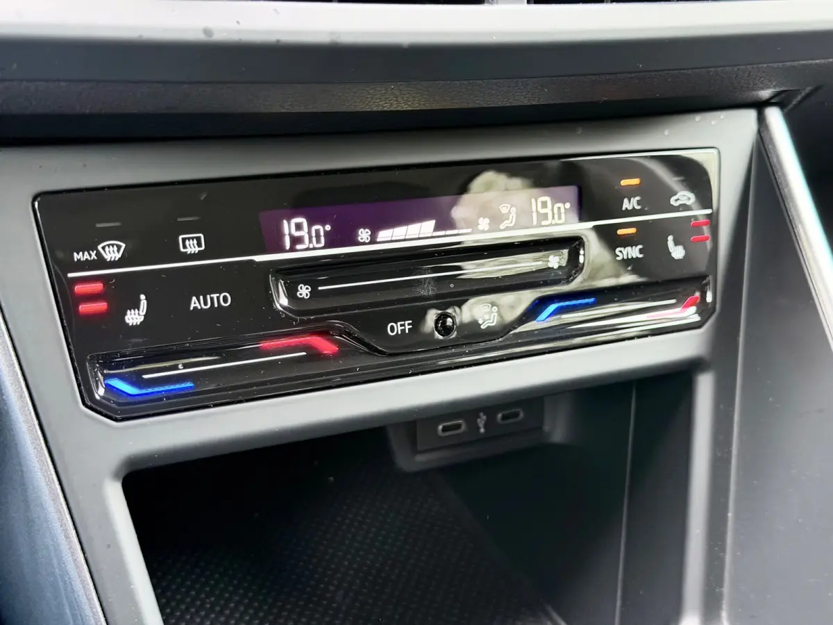 1.0 TSI Style IQ.Light/Camera/AppleCar