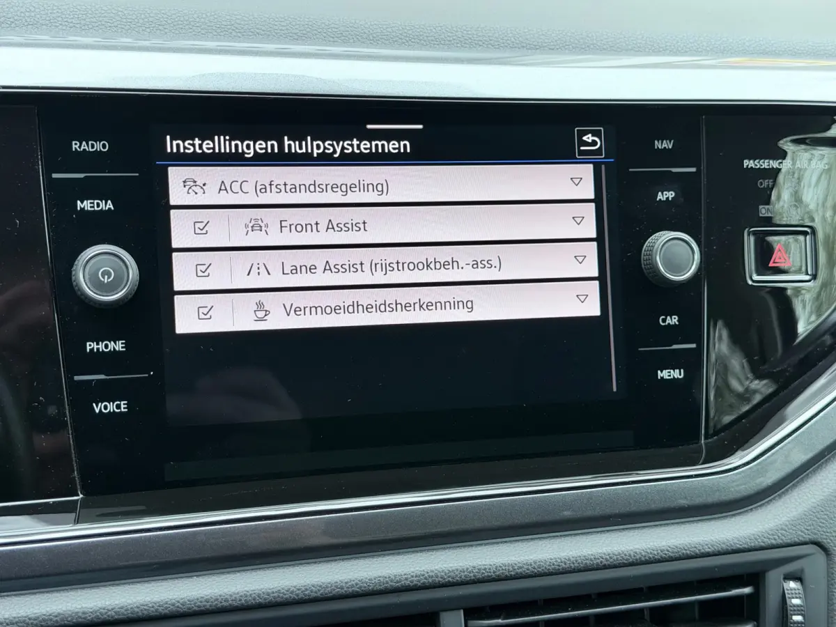 1.0 TSI Style IQ.Light/Camera/AppleCar