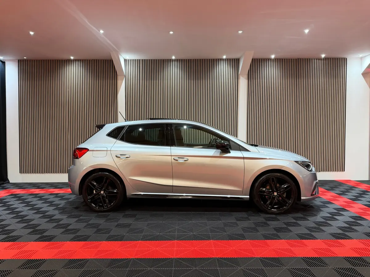 1.5 TSI FR Business Black Line Face lift Pano Camera Alcantara///