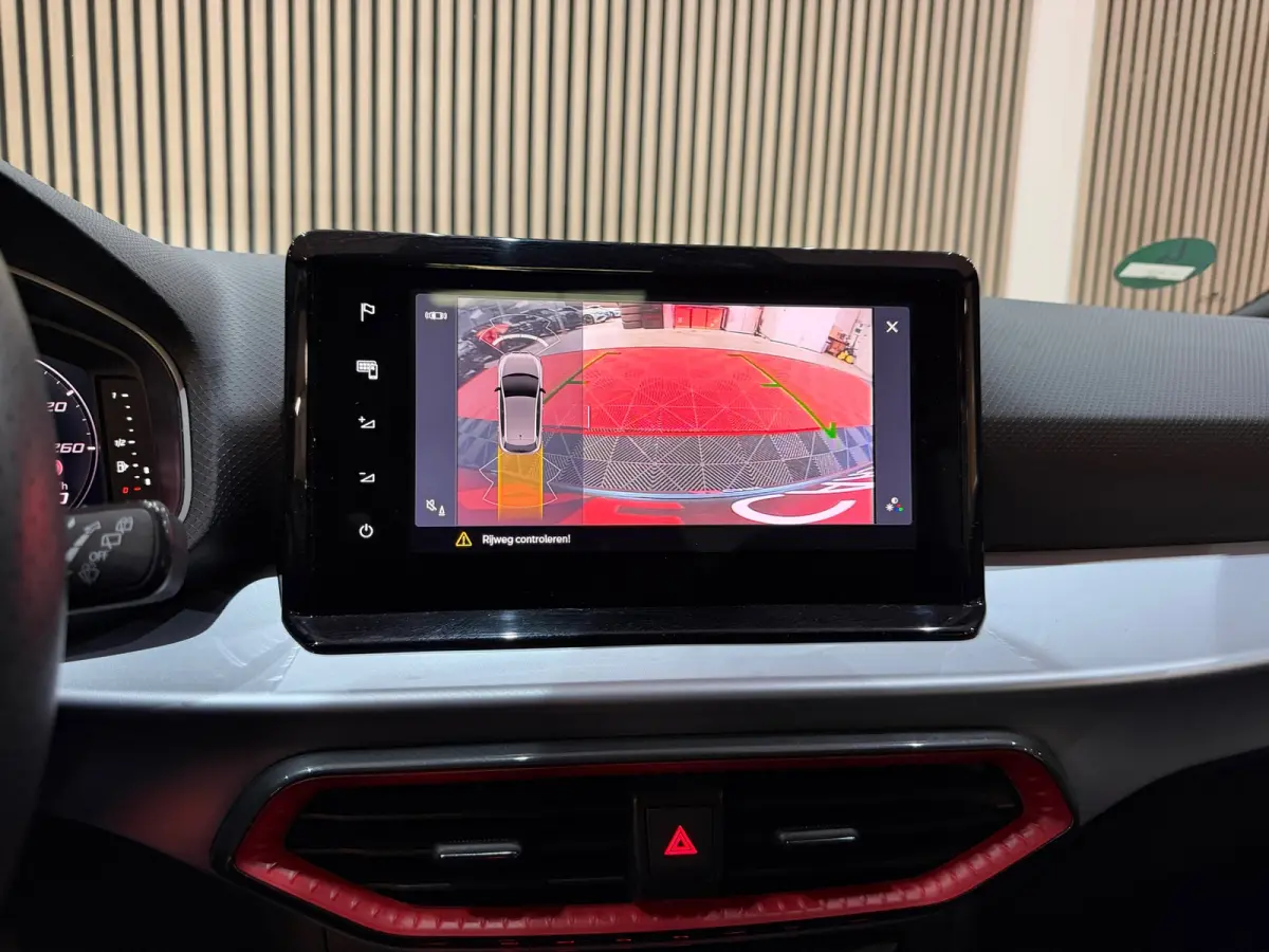 1.5 TSI FR Business Black Line Face lift Pano Camera Alcantara///