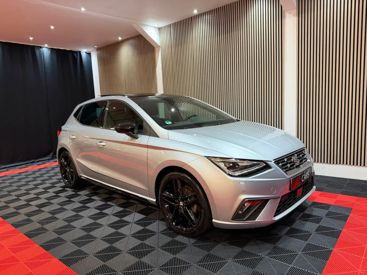 1.5 TSI FR Business Black Line Face lift Pano Camera Alcantara///
