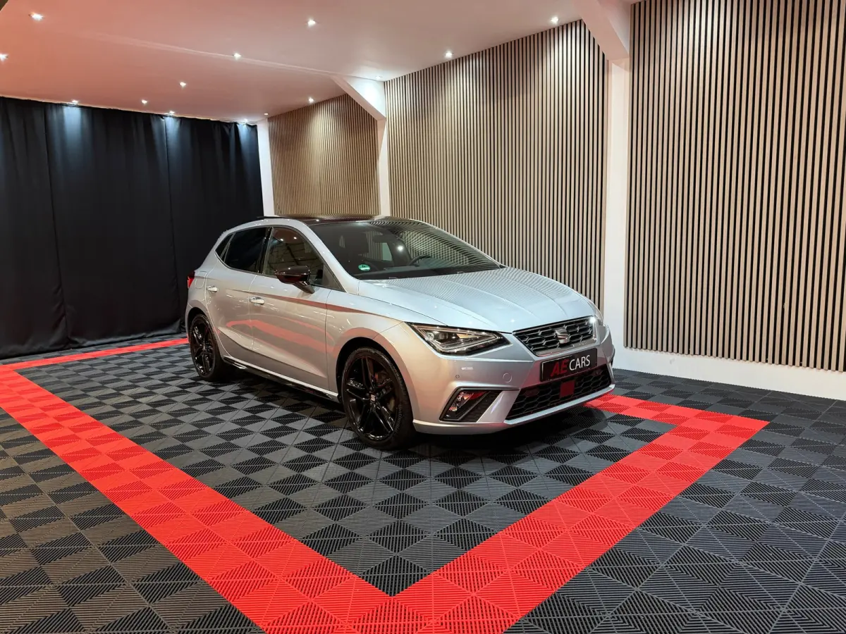 1.5 TSI FR Business Black Line Face lift Pano Camera Alcantara///