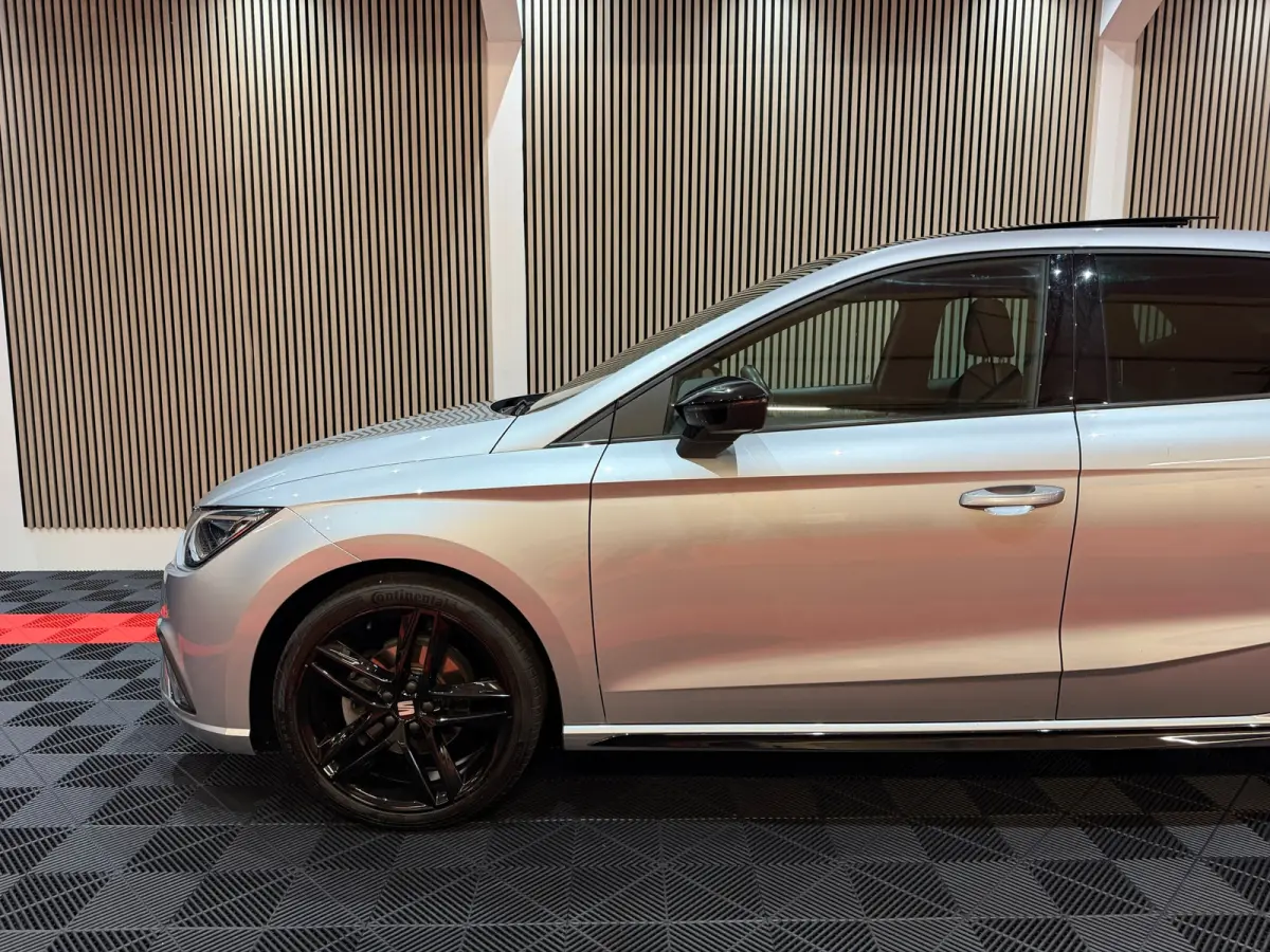1.5 TSI FR Business Black Line Face lift Pano Camera Alcantara///