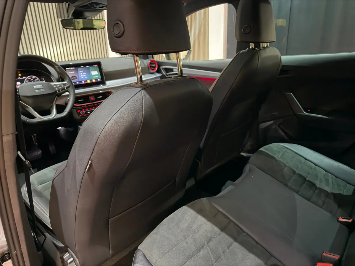 1.5 TSI FR Business Black Line Face lift Pano Camera Alcantara///