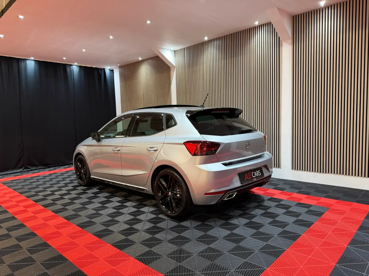 1.5 TSI FR Business Black Line Face lift Pano Camera Alcantara///
