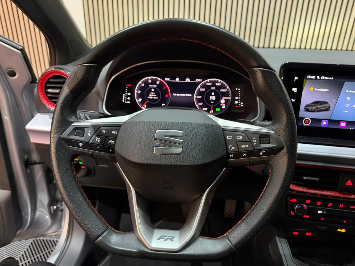 1.5 TSI FR Business Black Line Face lift Pano Camera Alcantara///