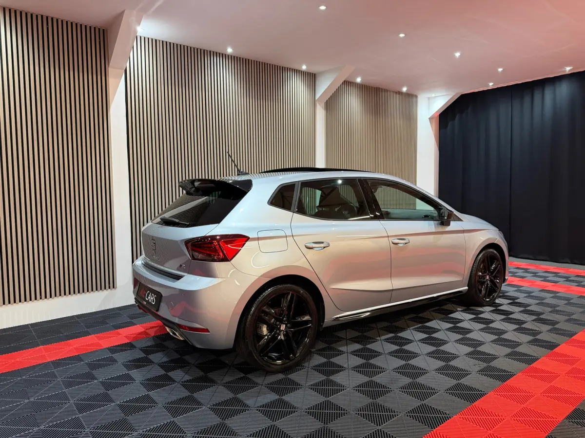 1.5 TSI FR Business Black Line Face lift Pano Camera Alcantara///