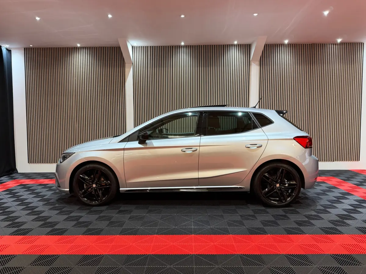 1.5 TSI FR Business Black Line Face lift Pano Camera Alcantara///