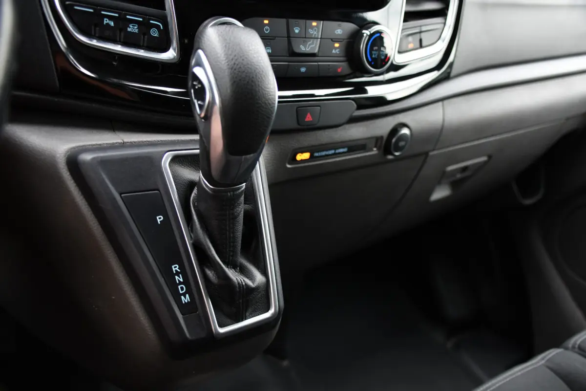 280 2.0 TDCI L1H1 Black Edition Camera, Cruise, Carplay, 170pk, Automaat, Stoelverwarming, Trekhaak, Multimedia, Xenon, Uniek!