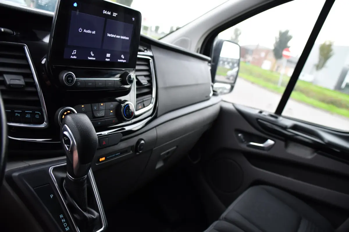 280 2.0 TDCI L1H1 Black Edition Camera, Cruise, Carplay, 170pk, Automaat, Stoelverwarming, Trekhaak, Multimedia, Xenon, Uniek!