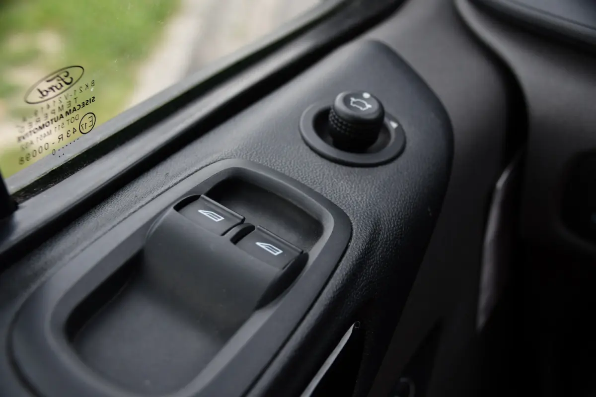 280 2.0 TDCI L1H1 Black Edition Camera, Cruise, Carplay, 170pk, Automaat, Stoelverwarming, Trekhaak, Multimedia, Xenon, Uniek!