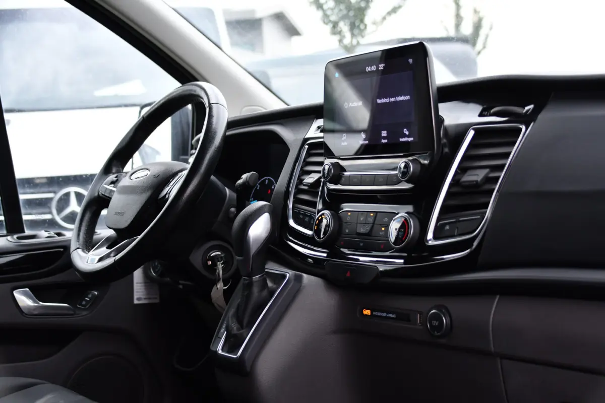 280 2.0 TDCI L1H1 Black Edition Camera, Cruise, Carplay, 170pk, Automaat, Stoelverwarming, Trekhaak, Multimedia, Xenon, Uniek!