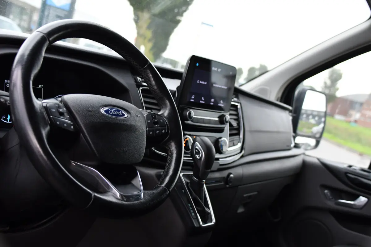 280 2.0 TDCI L1H1 Black Edition Camera, Cruise, Carplay, 170pk, Automaat, Stoelverwarming, Trekhaak, Multimedia, Xenon, Uniek!
