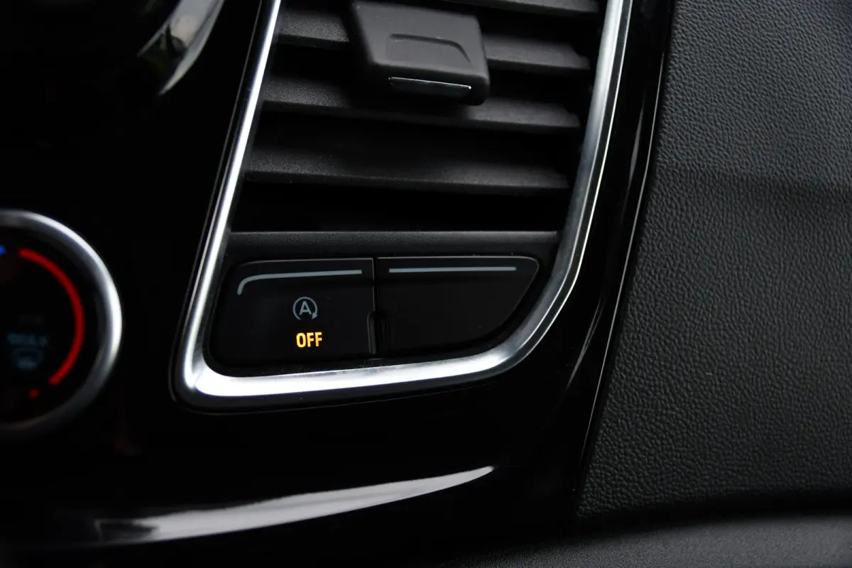 280 2.0 TDCI L1H1 Black Edition Camera, Cruise, Carplay, 170pk, Automaat, Stoelverwarming, Trekhaak, Multimedia, Xenon, Uniek!
