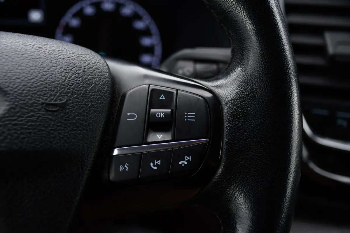 280 2.0 TDCI L1H1 Black Edition Camera, Cruise, Carplay, 170pk, Automaat, Stoelverwarming, Trekhaak, Multimedia, Xenon, Uniek!