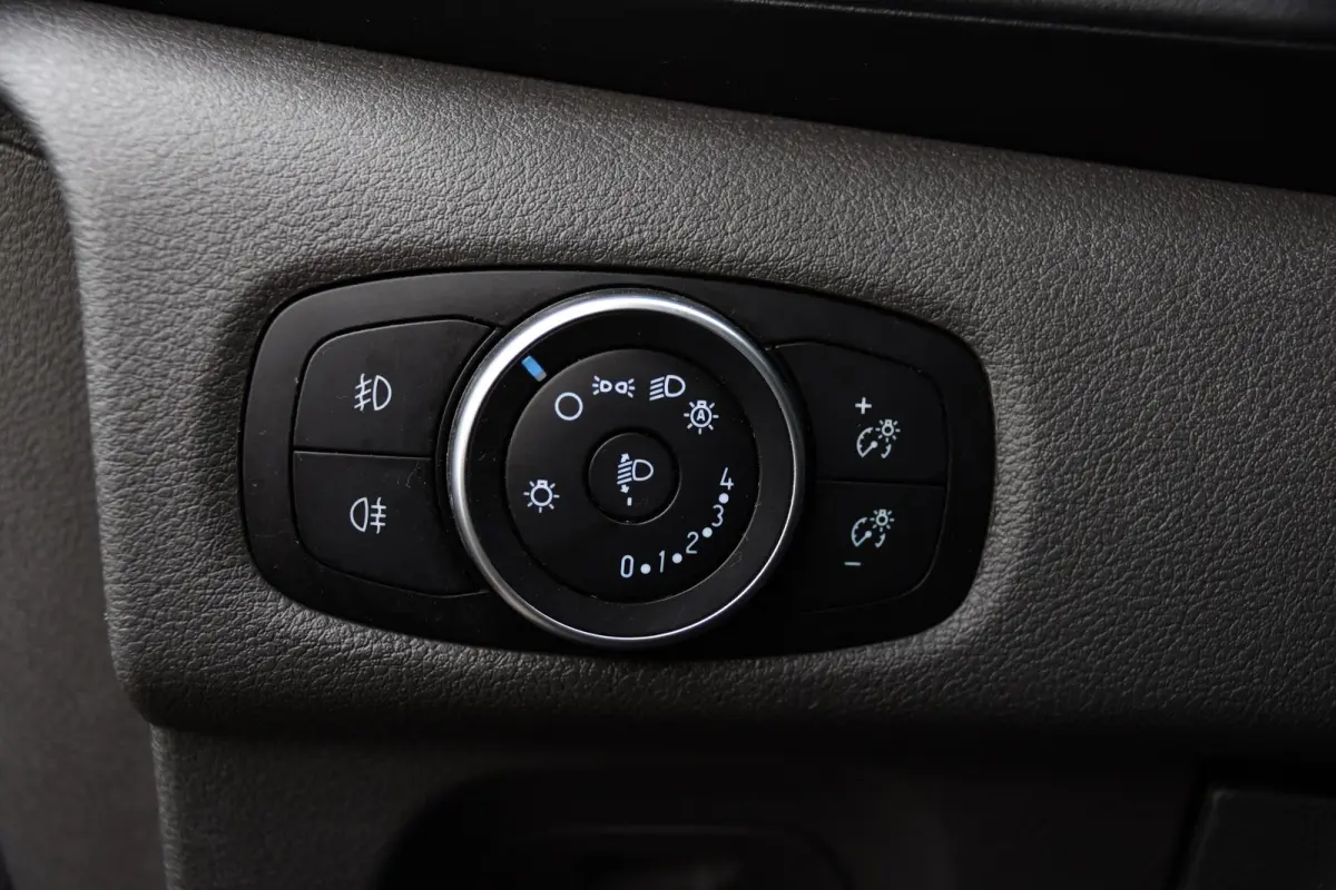 280 2.0 TDCI L1H1 Black Edition Camera, Cruise, Carplay, 170pk, Automaat, Stoelverwarming, Trekhaak, Multimedia, Xenon, Uniek!