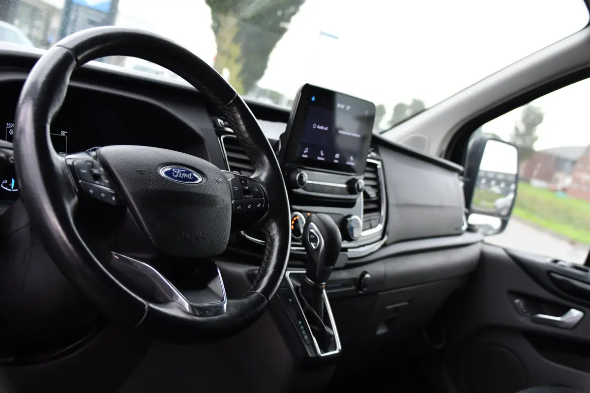 280 2.0 TDCI L1H1 Black Edition Camera, Cruise, Carplay, 170pk, Automaat, Stoelverwarming, Trekhaak, Multimedia, Xenon, Uniek!