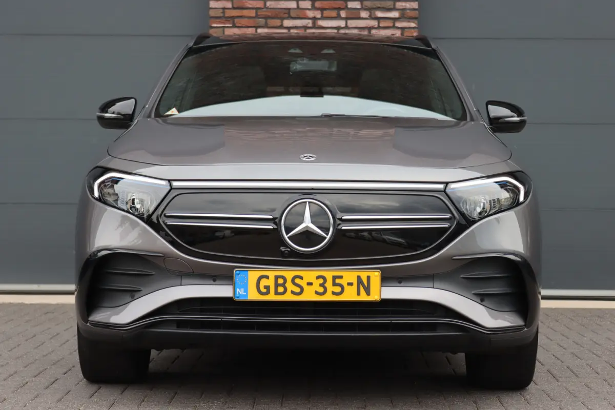 250 Sport Edition 67 kWh | Panoramadak | Trekhaak | Widescreen | Keyless Go | Camera | Dodehoekassistent | Advanced Sound System |