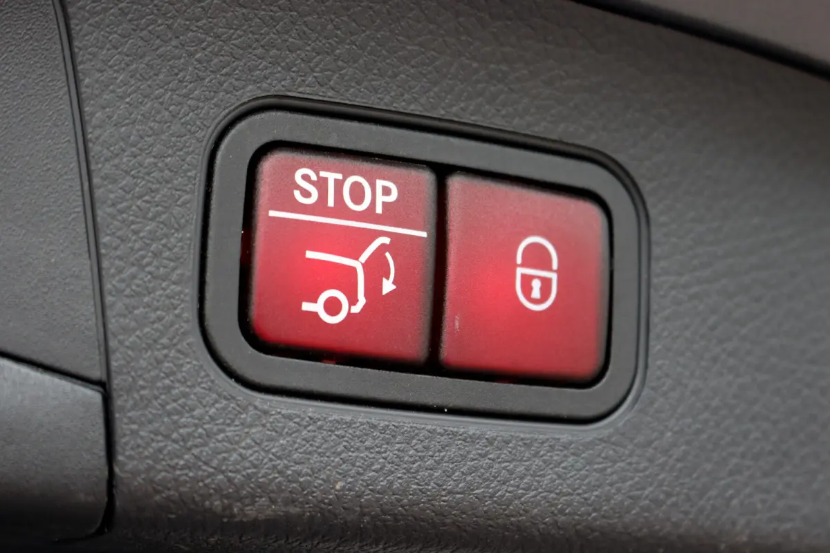 250 Sport Edition 67 kWh | Panoramadak | Trekhaak | Widescreen | Keyless Go | Camera | Dodehoekassistent | Advanced Sound System |